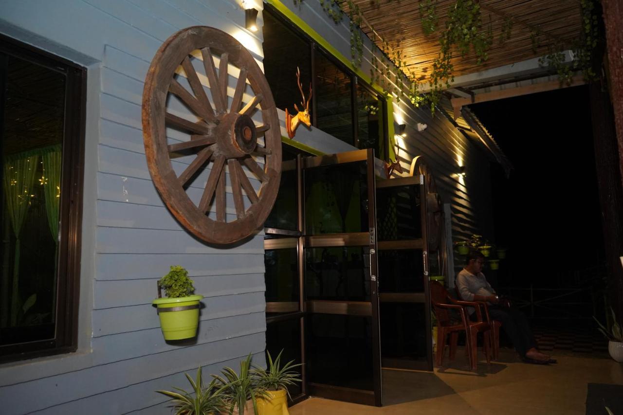 The Pugmark Wildlife Resort Jyoti Gaon ภายนอก รูปภาพ